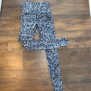 Black and white patterned lululemon leggings